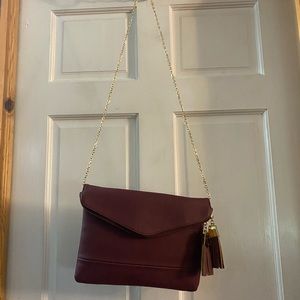 maroon crossbody purse with gold chain